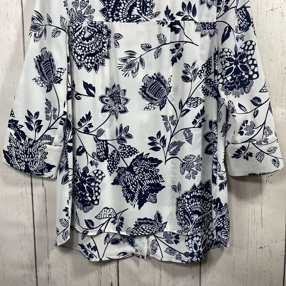 Banana Republic White Navy Floral Blouse 3/4 Sleeve Button Back Classic Size S - Picture 14 of 15
